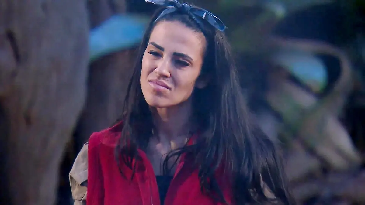 Regelbrecherin Giulia Siegel nimmt Elenas Ansage gelassen hin