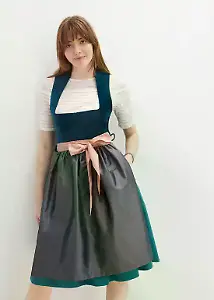Dirndl mit Samt in Midilänge