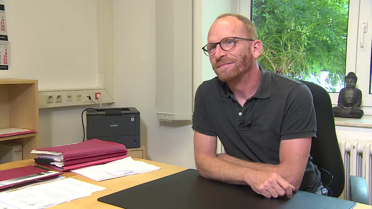 André van de Velde, Fachanwalt für Verkehrsecht im Gespräch mit RTL Nord