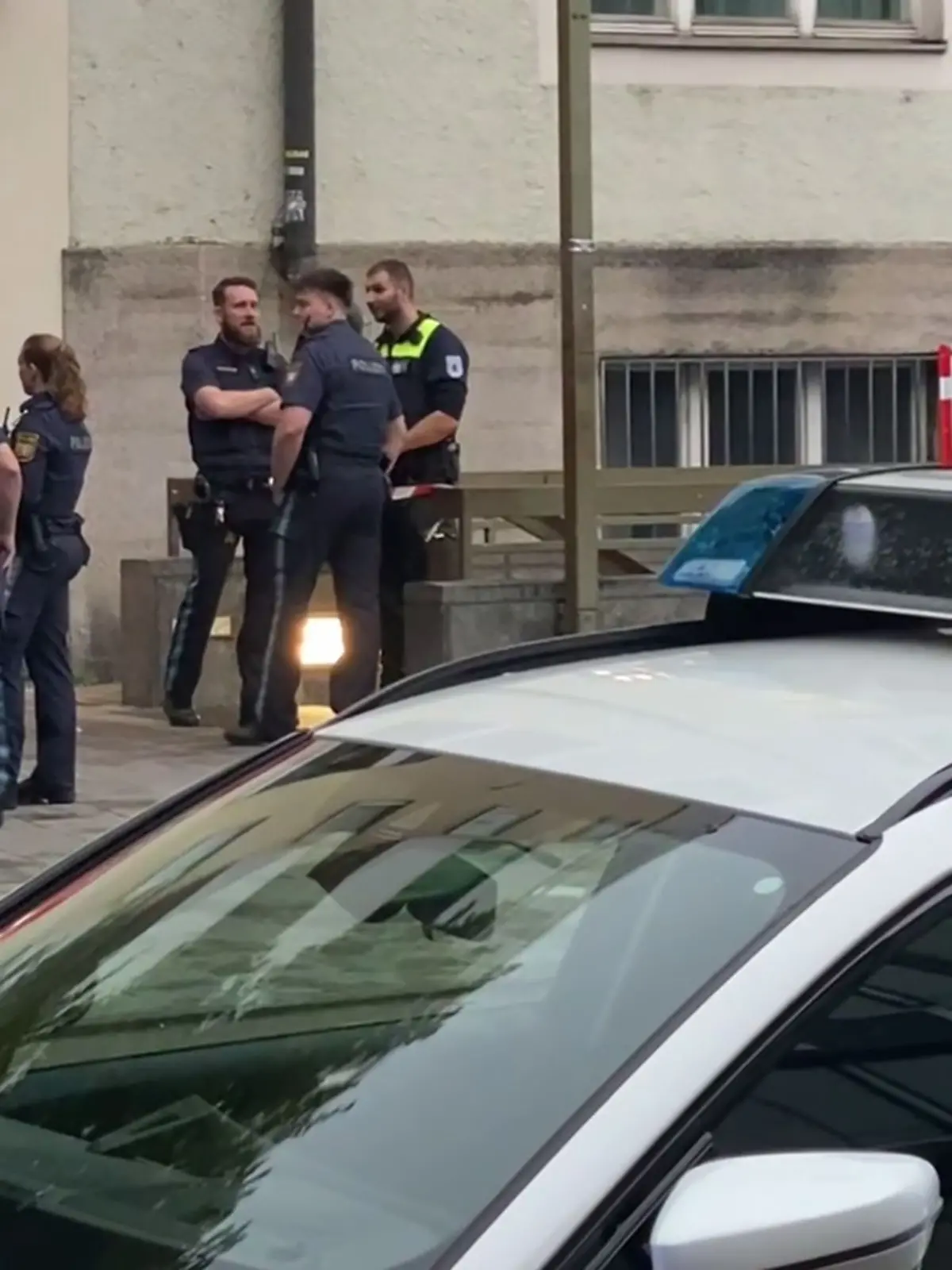Bild zu: "Polizei erschießt Messerangreiferin in Supermarkt"