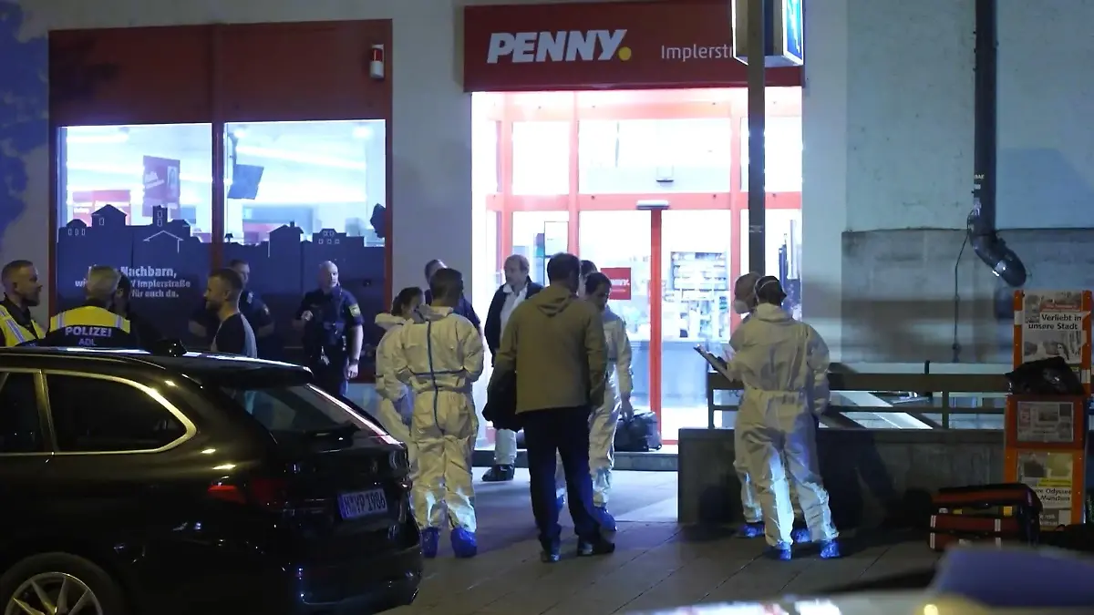 Berlin: Explosion vor Polizeigebäude – zwei Beamte verletzt