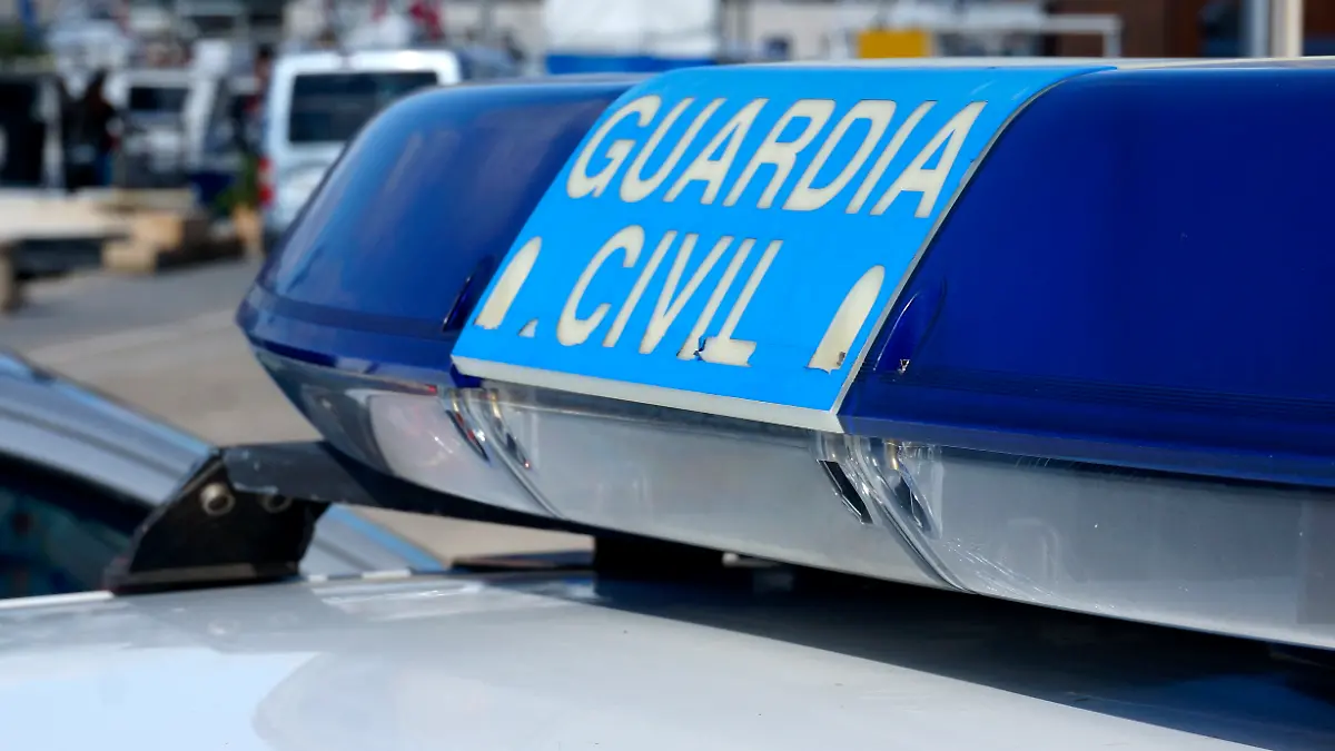 Der Schriftzug „Guardia Civil” befindet sich am Blaulicht eines Polizeiautos in Cala Rajada der Gemeinde Capdepera auf Mallorca, aufgenommen am 16.08.2015. Foto: S. Steinach - ACHTUNG! KEINE BILDFUNKVERWENDUNG -