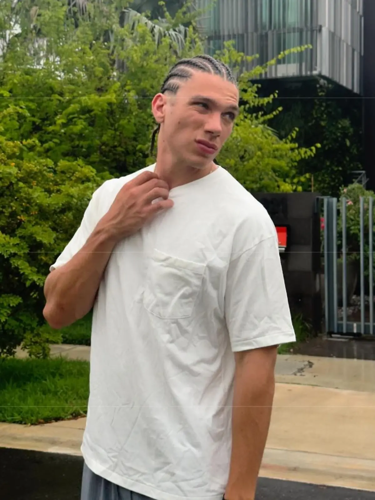 Elias Becker mit Braids.
