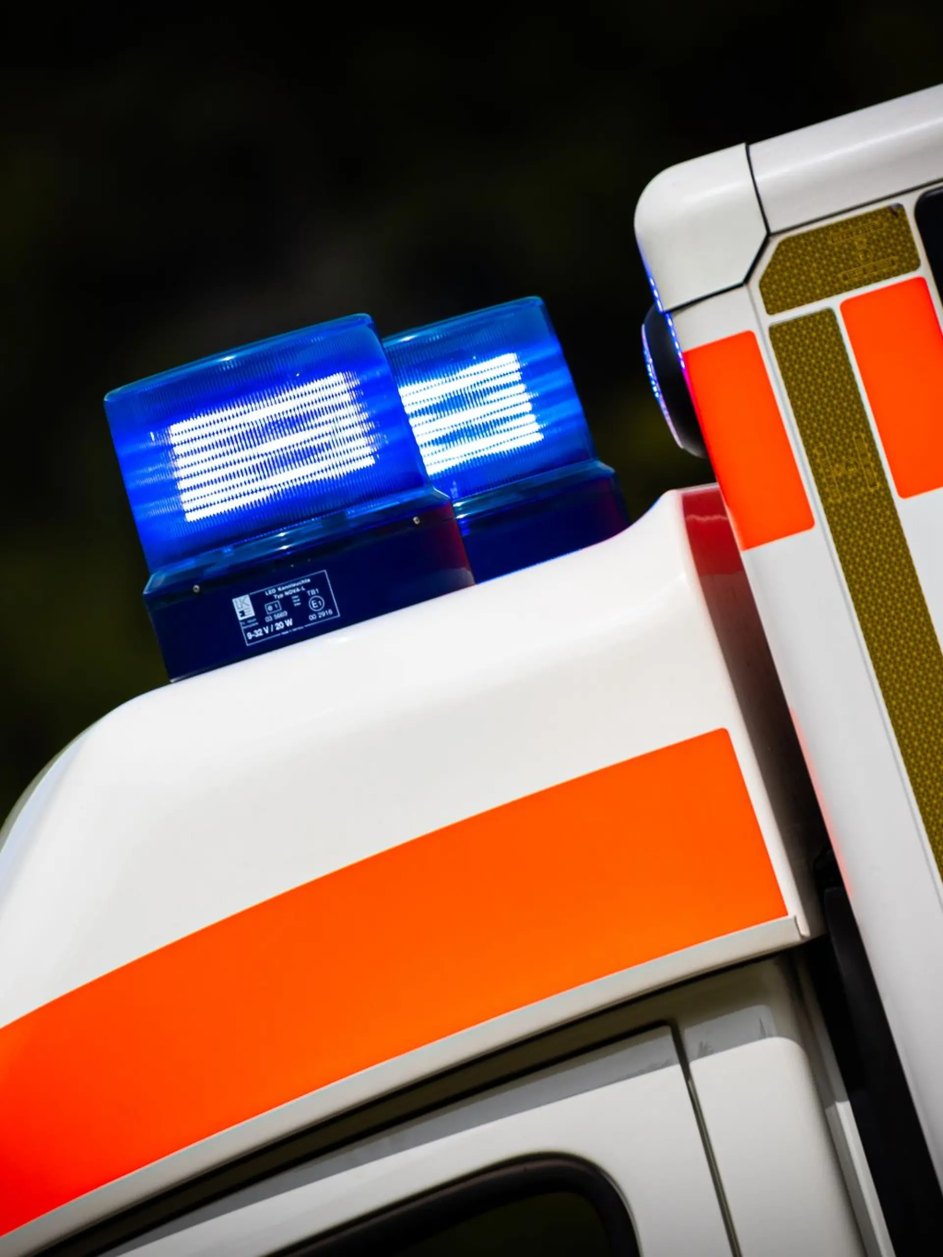 Bild zu: "Vier Verletzte nach Abbruch von Holzbalkon"