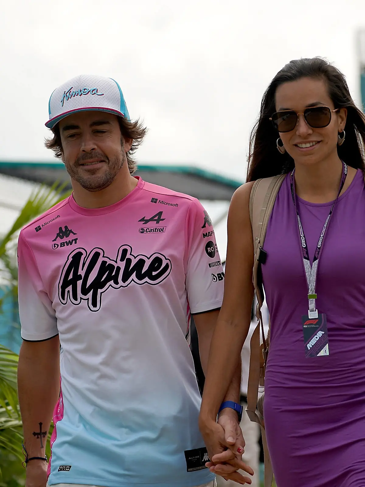  FORMULA 1 CRYPTO.COM MIAMI GRAND PRIX / 08.05.2022, Miami International Autodrome, Miami, FORMULA 1 CRYPTO.COM MIAMI GRAND PRIX ,im Bild Fernando Alonso ESP, Alpine F1 Team mit neuer Freundin, der Servus TV Moderatorin Andrea Schlager. *** FORMULA 1 CRYPTO COM MIAMI GRAND PRIX 08 05 2022, Miami International Autodrome, Miami, FORMULA 1 CRYPTO COM MIAMI GRAND PRIX ,in the picture Fernando Alonso ESP , Alpine F1 Team with new girlfriend, the Servus TV presenter Andrea Schlager nordphotoxGmbHx/xBratic nph00250