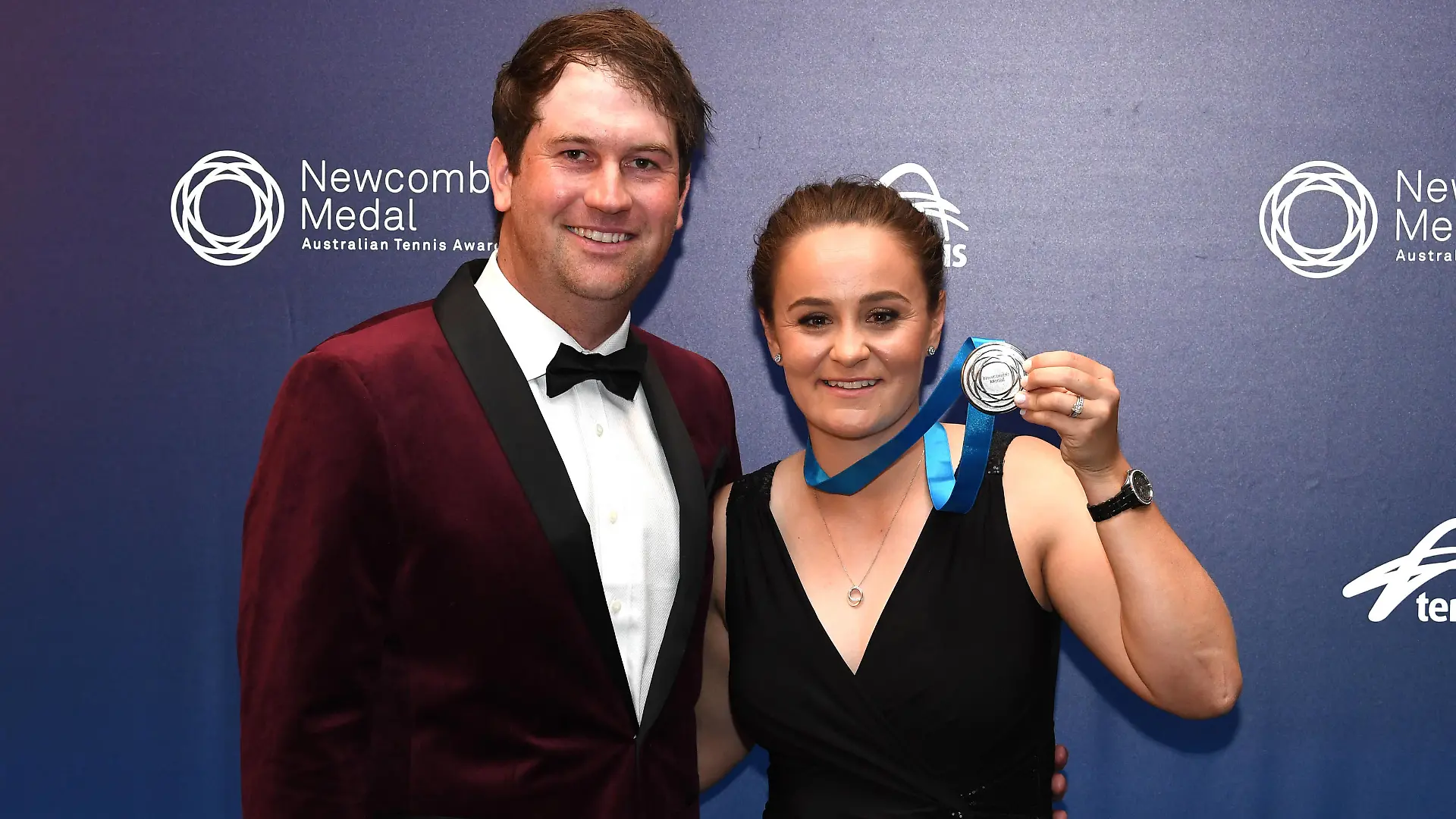 NEWCOMBE MEDAL TENNIS AWARDS, Ashleigh Barty right and her husband Garry Kissick are seen with the Newcombe Medal the 2022 Australian Tennis Awards at Palladium at Crown in Melbourne, Monday, December 12, 2022. ACHTUNG: NUR REDAKTIONELLE NUTZUNG, KEINE ARCHIVIERUNG UND KEINE BUCHNUTZUNG MELBOURNE VICTORIA AUSTRALIA PUBLICATIONxINxGERxSUIxAUTxONLY Copyright: xJULIANxSMITHx 20221212001741807277