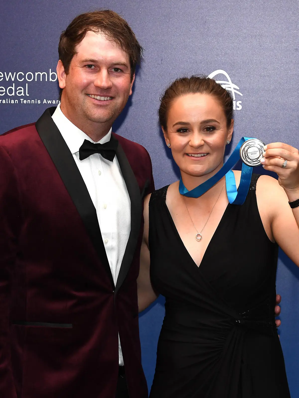  NEWCOMBE MEDAL TENNIS AWARDS, Ashleigh Barty right and her husband Garry Kissick are seen with the Newcombe Medal the 2022 Australian Tennis Awards at Palladium at Crown in Melbourne, Monday, December 12, 2022.  ACHTUNG: NUR REDAKTIONELLE NUTZUNG, KEINE ARCHIVIERUNG UND KEINE BUCHNUTZUNG MELBOURNE VICTORIA AUSTRALIA PUBLICATIONxINxGERxSUIxAUTxONLY Copyright: xJULIANxSMITHx 20221212001741807277