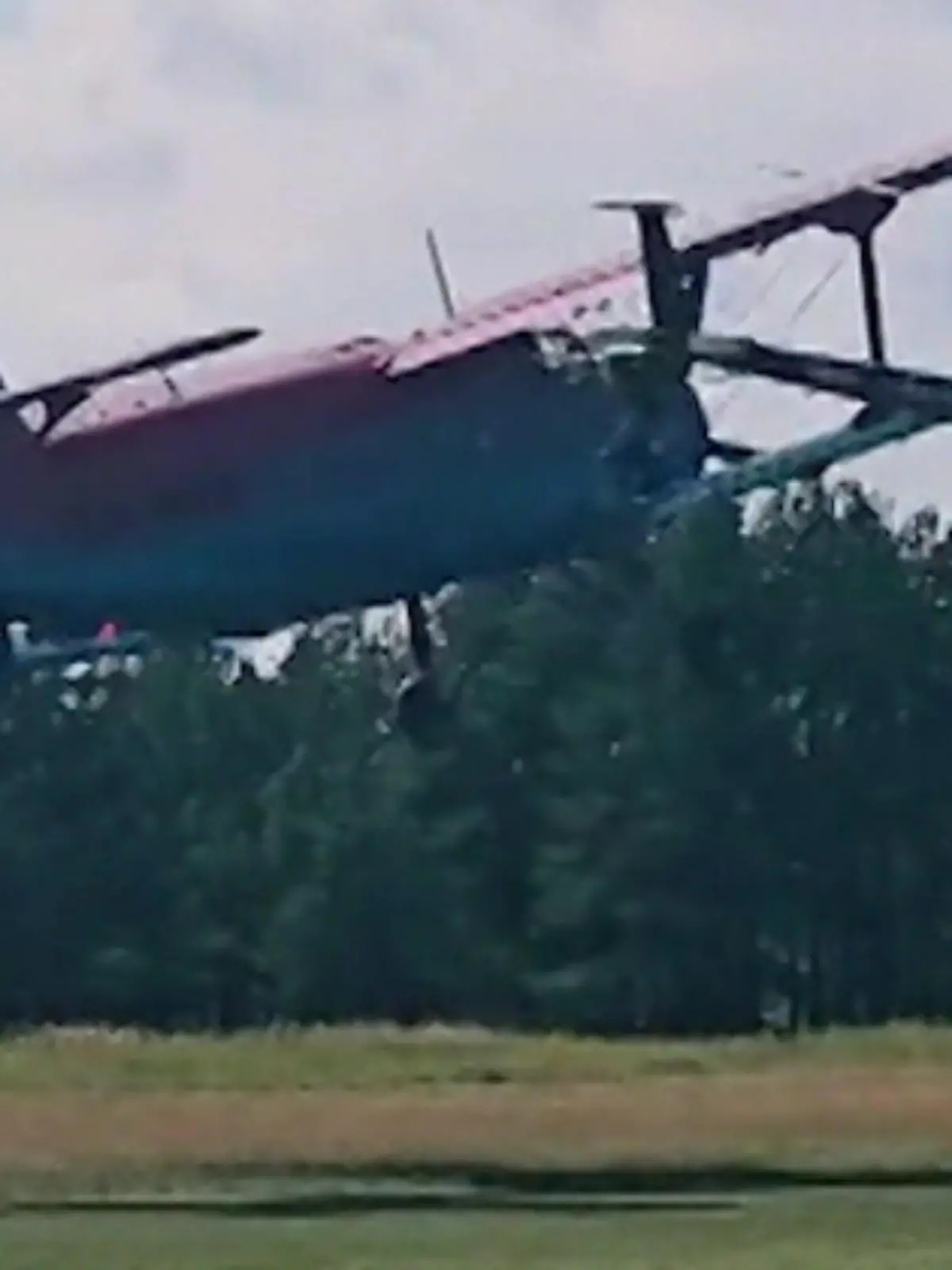 Bild zu: "Das war aber knapp! Flugzeug und Hubschrauber crashen beinahe"