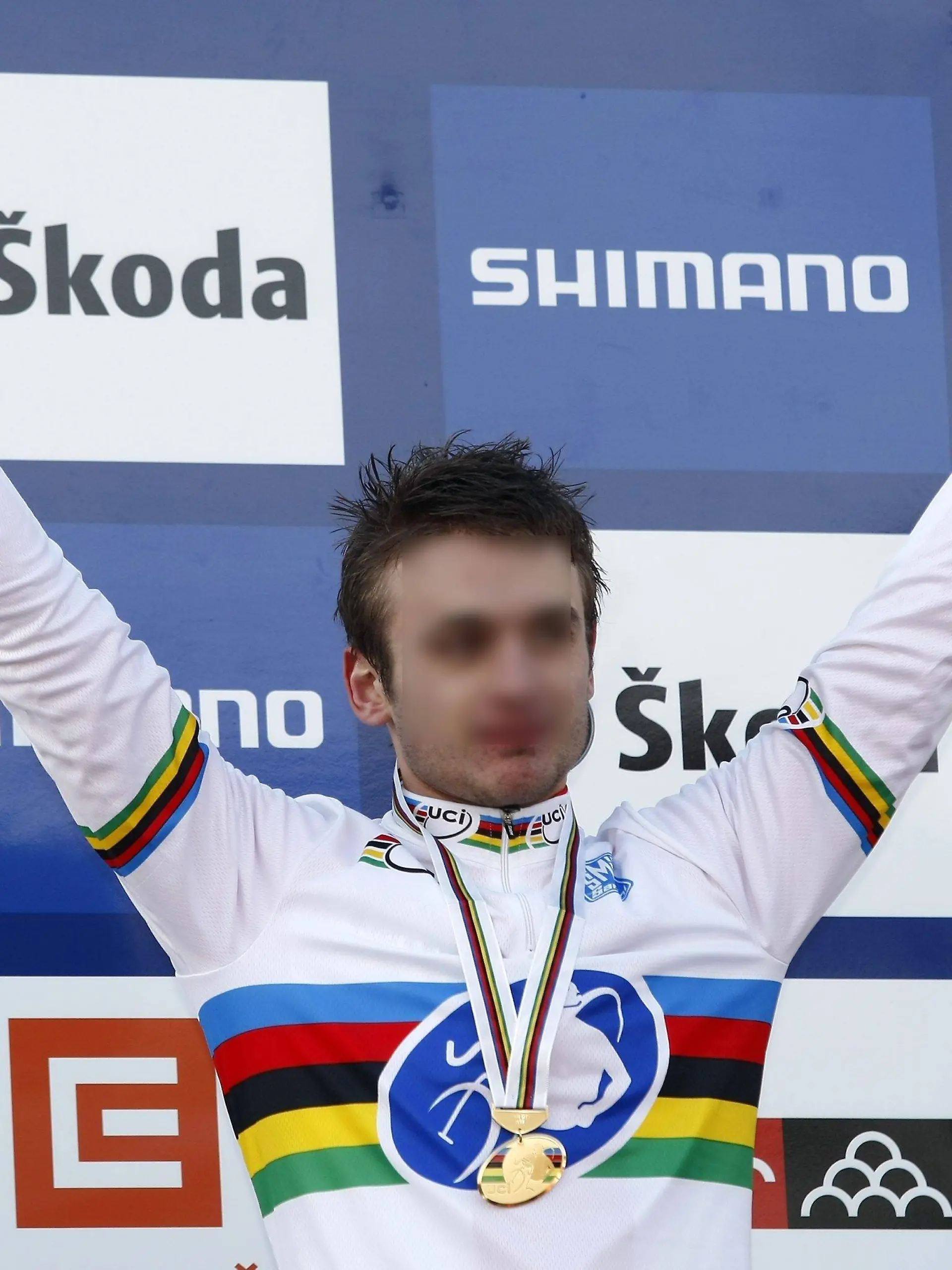 Pawel S. jubelt über die Goldmedaille bei der U23-WM im Cyclocross. 