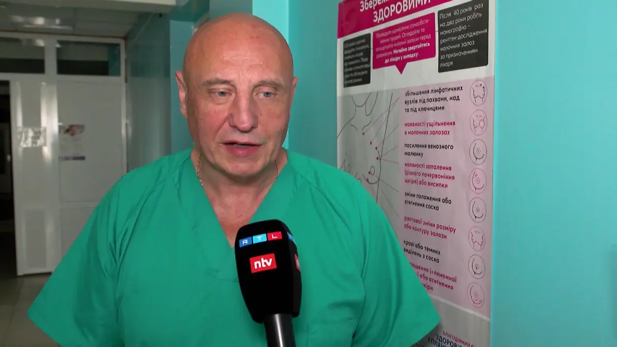 „Als Arzt kann ich meine Patientinnen natürlich nur schwer im Stich lassen“, sagt Dr. Iwan Tsyhanok, der Leiter Geburts- und Frauenklinik Pokrowsk. 