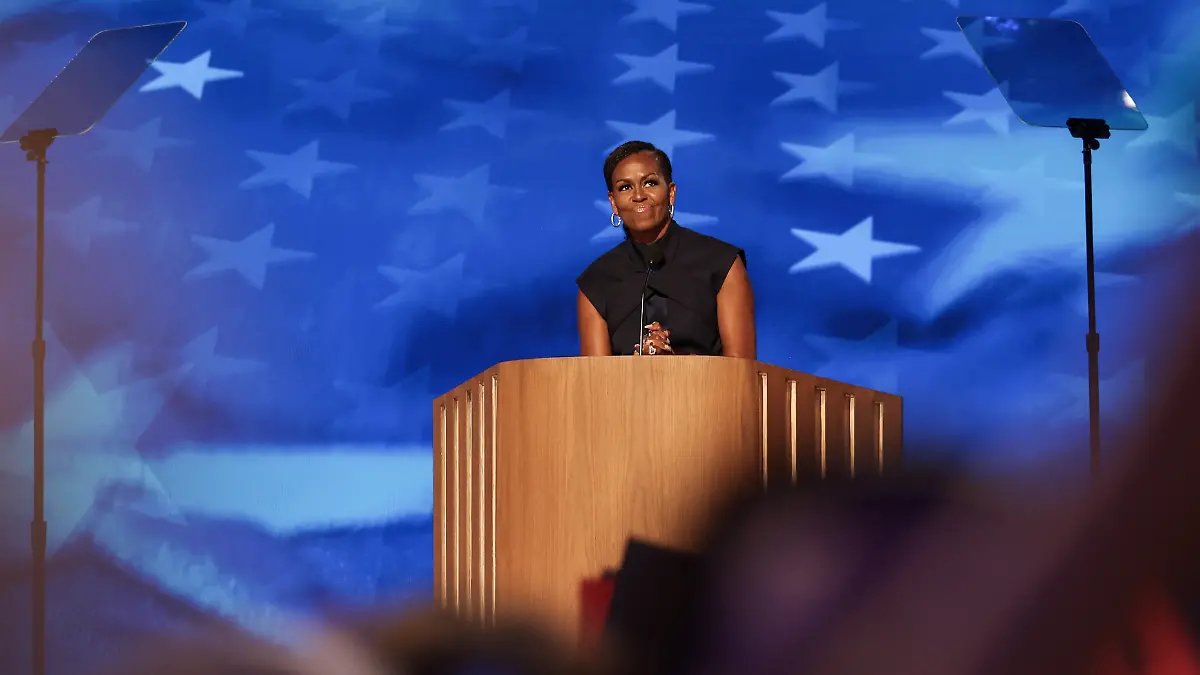 Michelle Obama hält eine Rede vor der Demokratischen Partei in den USA. Jennifer Lopez könnte davon profitieren.