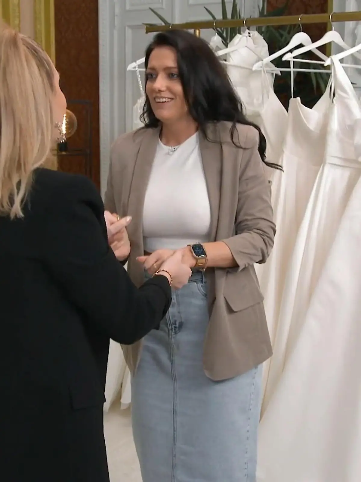 Bild zu: "Elaine und Janina – sie dürfen die Auswahl begutachten"