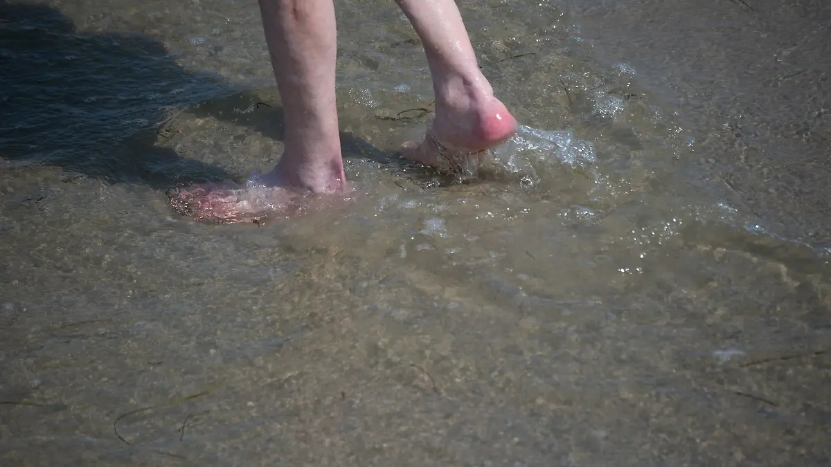 MV meldet zwei Todesfälle nach Vibrionen-Infektionen. Ein 81-jähriger Urlauber zog sich die Infektion beim Baden in der Ostsee zu. (Symbolfoto)