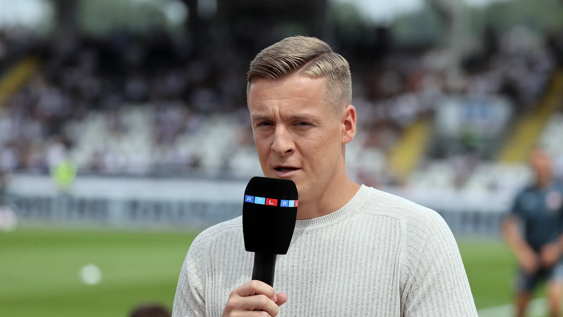 Felix Kroos hat eine klare Idee, wer Nachfolger von Manuel Neuer werden sollte.