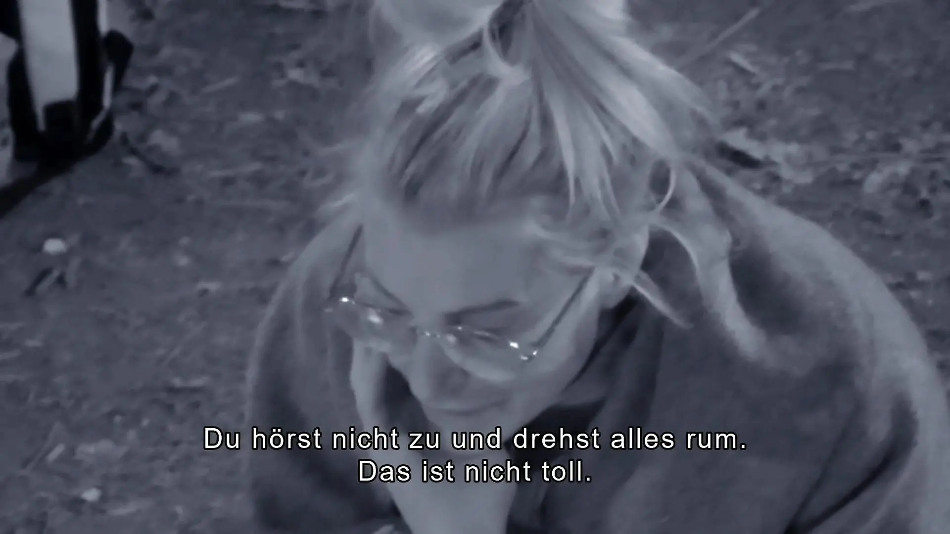 Im Flüsterton hauen sich Giulia und Sarah Vorwürfe um die Ohren.