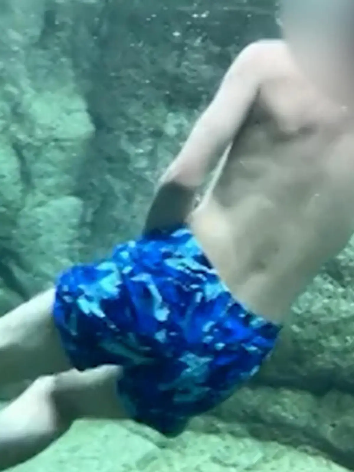 Mann rettet Junge vorm Ertrinken - dabei schwimmt er selbst nicht gut!