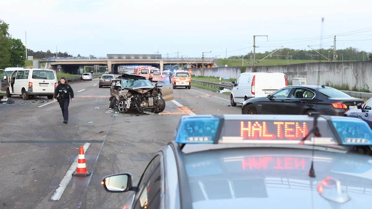 Schwerer Unfall auf A3 nahe Frankfurter Flughafen