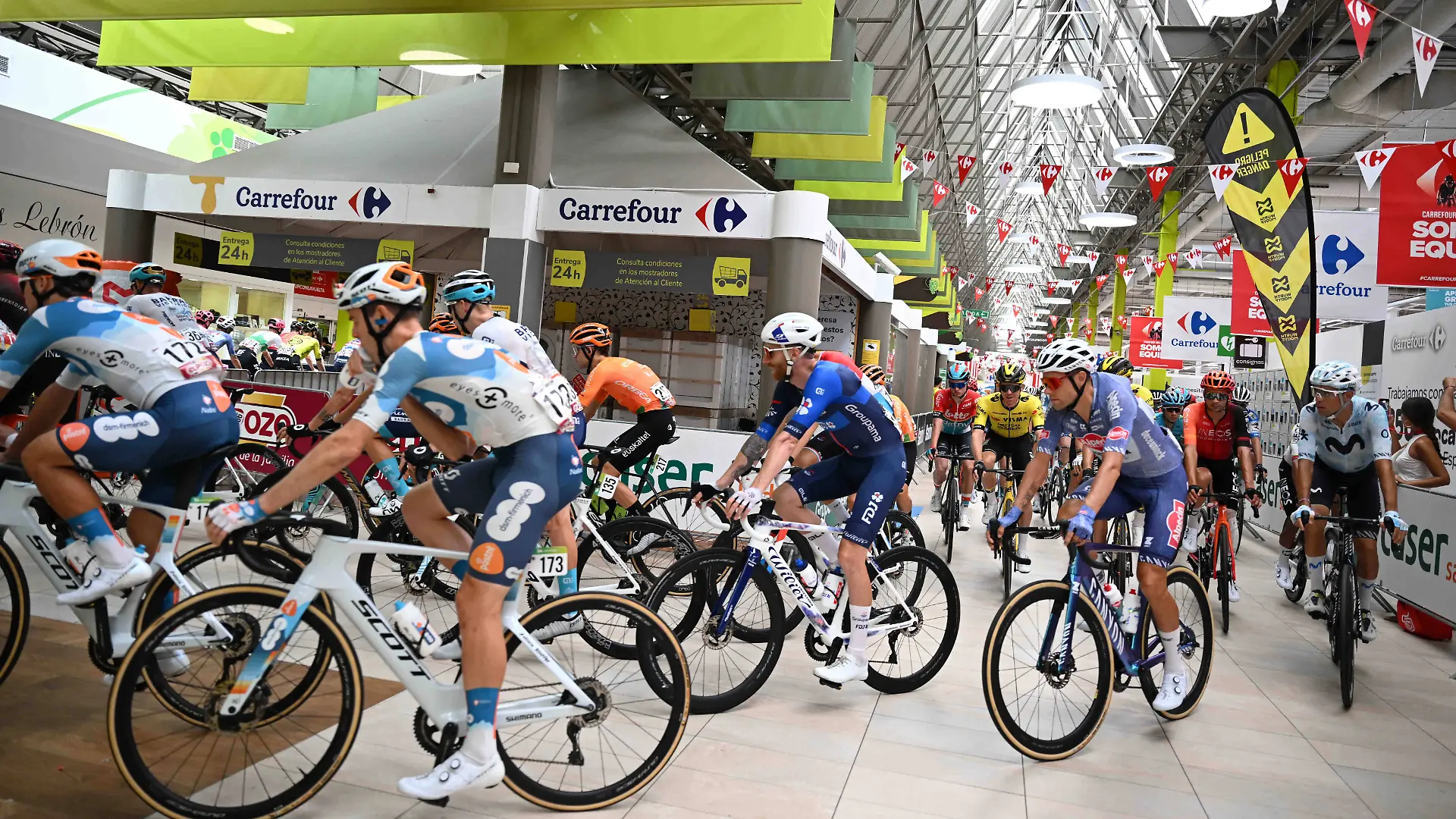Die Vuelta a Espana startet in einem Supermarkt