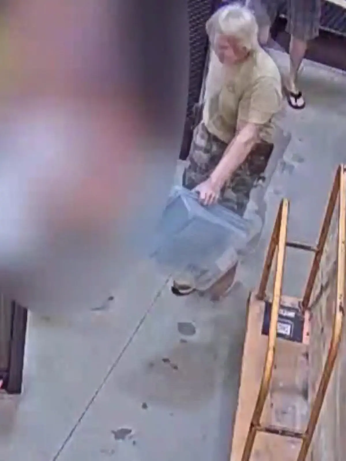 Bild zu: "Pädophiler belästigt Mädchen (10) mitten im Baumarkt!"