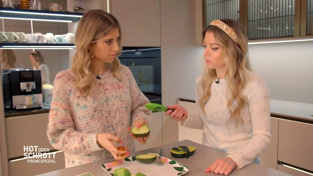 Cathy Hummels beweist Hausfrauenqualitäten Cathy kann das!