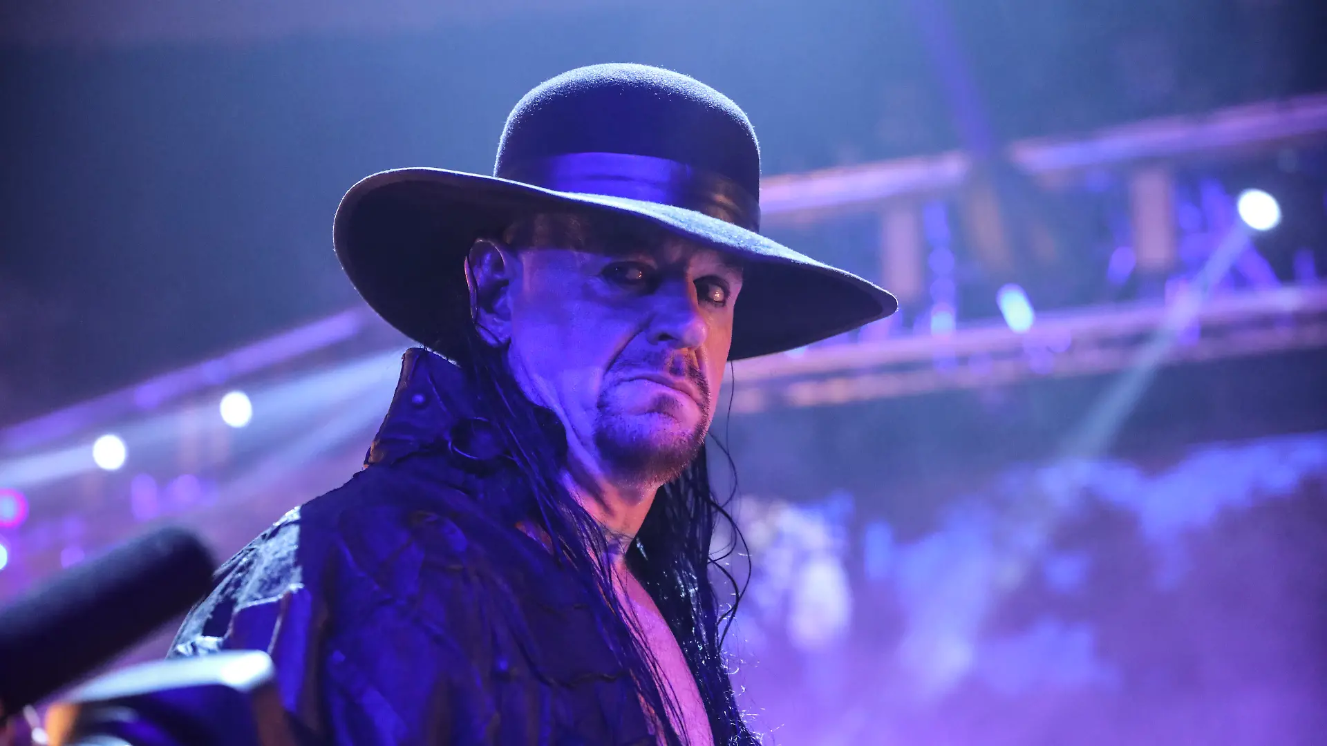 Undertaker kommentiert das Wrestling-Geschehen regelmäßig in seinem Podcast „Six Feet Under“