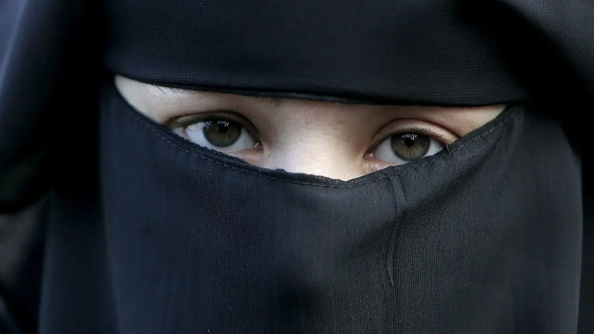 Den Antrag einer Frau, beim Autofahren einen Niqab tragen zu dürfen, hat der Landesbetrieb Mobilität abgelehnt - zu Recht, entschied jetzt das Oberverwaltungsgericht. (Symbolbild)