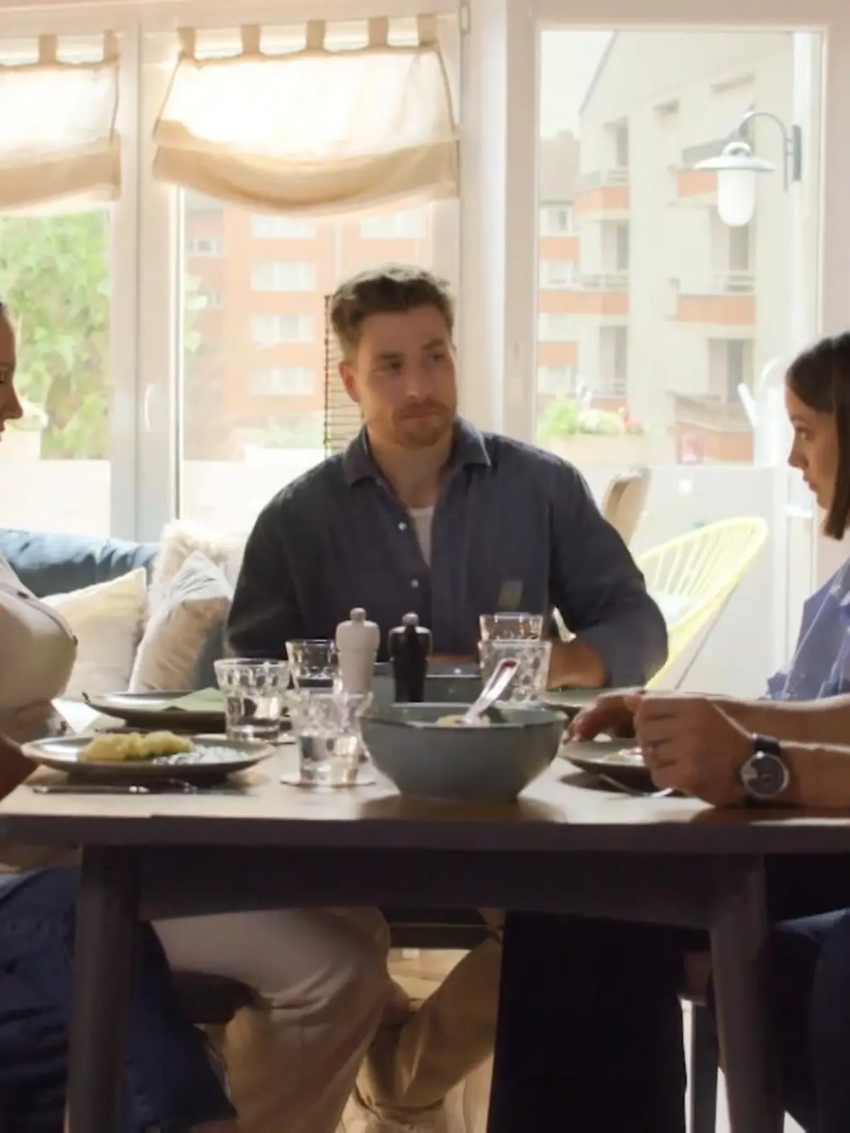 AWZ: Yannick nimmt bei einem gemeinsamen Essen Abschied von Isabelle und seiner Familie
