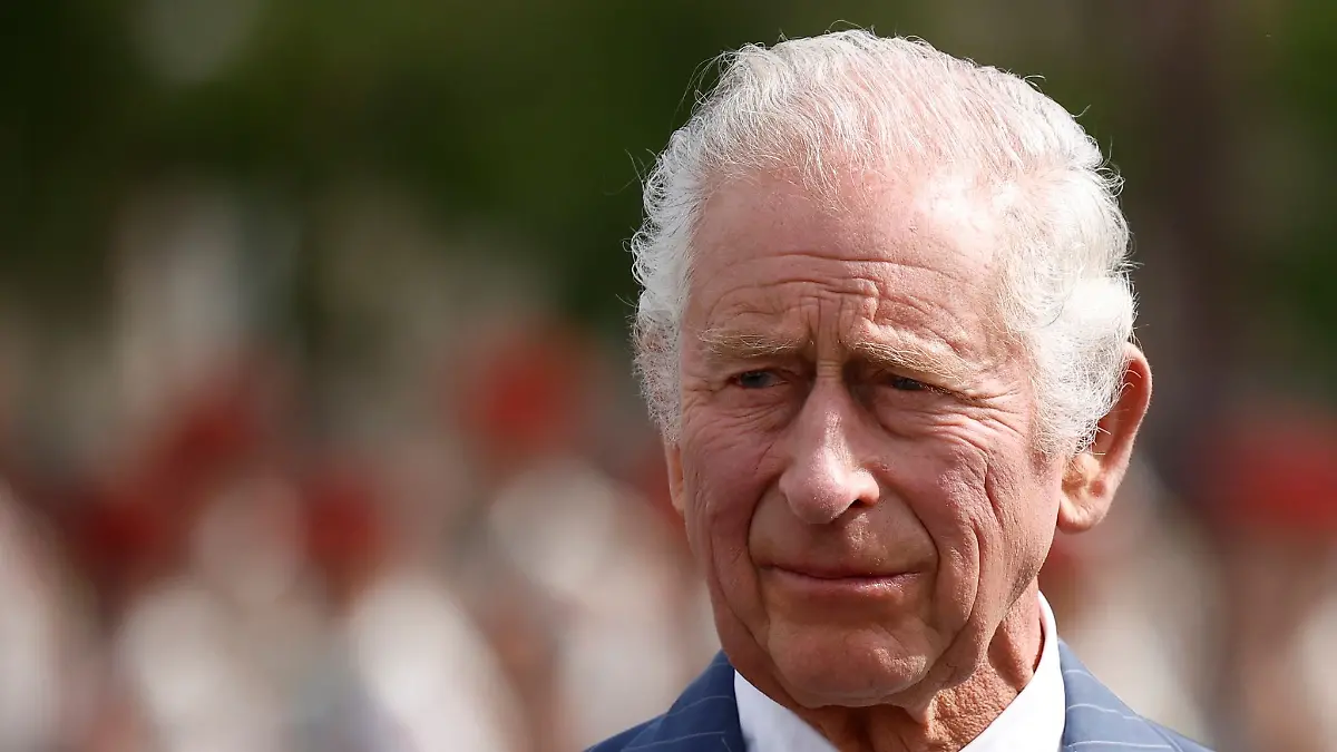 König Charles pausiert seine Krebstherapie!