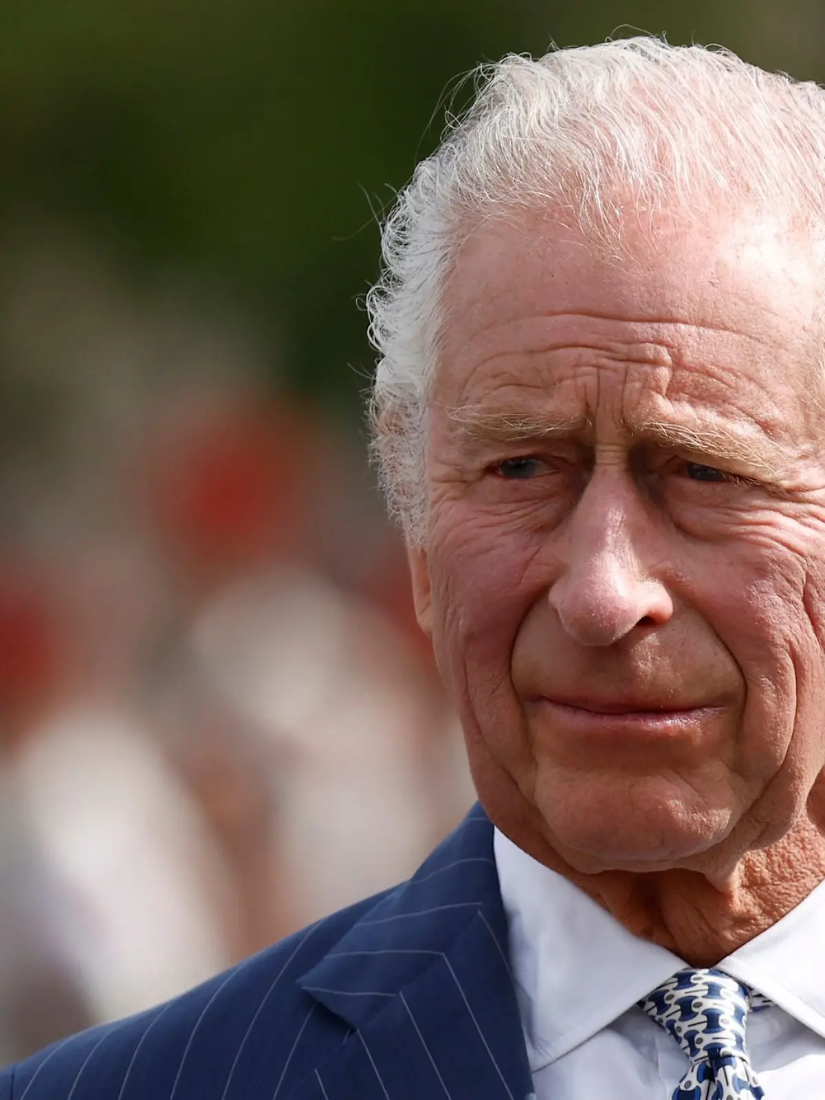 Bild zu: "König Charles pausiert Krebstherapie!"