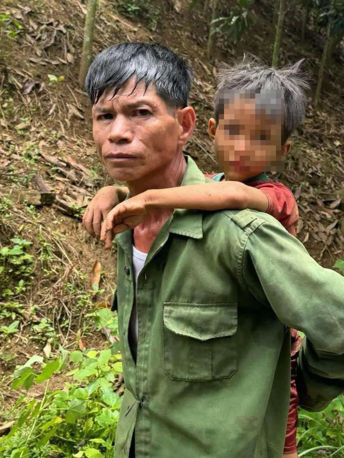 Bild zu: "Junge (6) aus Vietnam überlebt fünf Tage im Dschungel – ganz allein! "