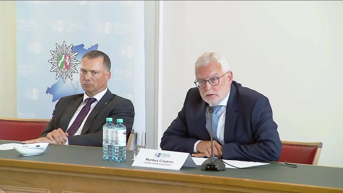Staatsanwaltschaft und Polizei informieren auf einer Pressekonferenz über den aktuellen Ermittlungsstand.