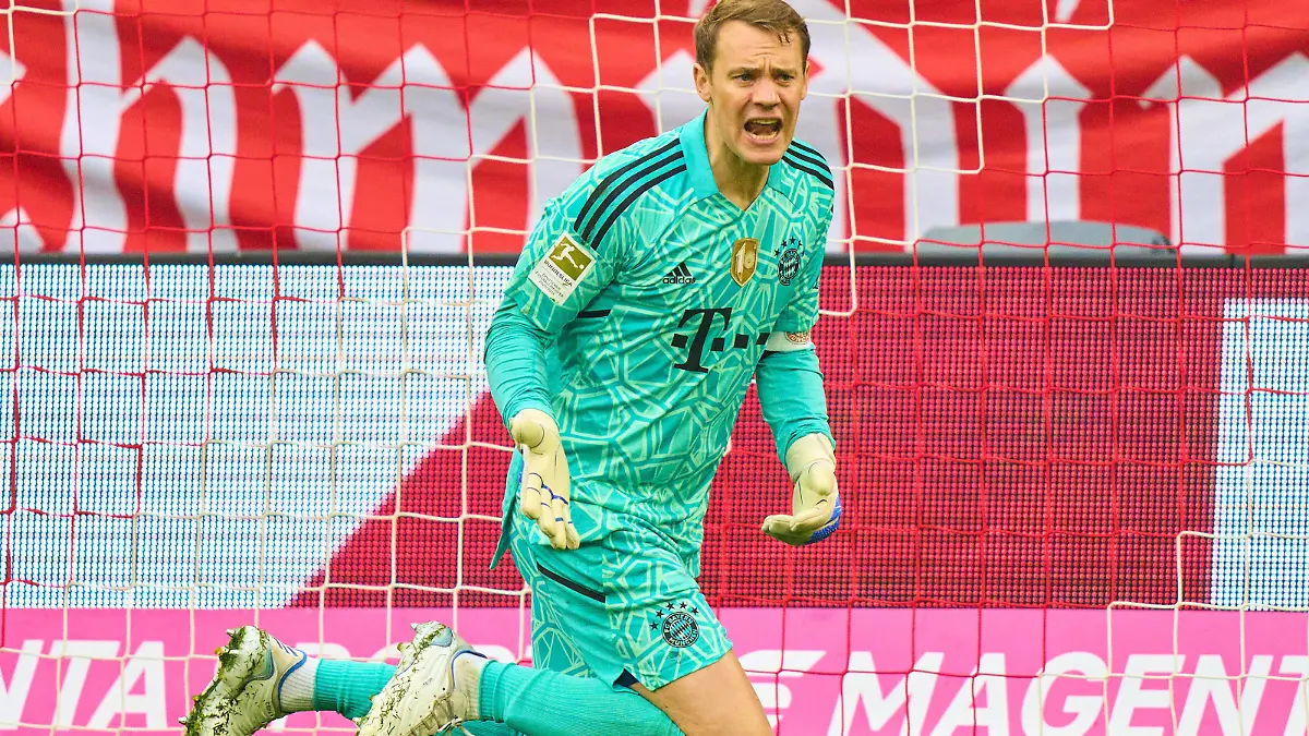 Sasa KALAJDZIC, VFB 9 scores, shoots goal , Tor, Treffer, Torschuss, 2-2, Manuel NEUER, goalkeeper FCB 1 angry in the match FC BAYERN MÜNCHEN - VFB STUTTGART 1.German Football League on Mai 08, 2022 in Munich, Germany. Season 2021/2022, matchday 33, 1.Bundesliga, München, 33.Spieltag. FCB,