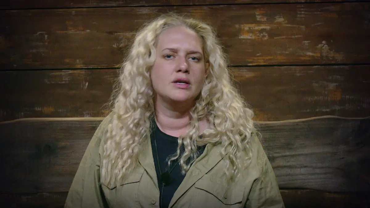 Sarah Knappik im Dschungel-Telefon. 
