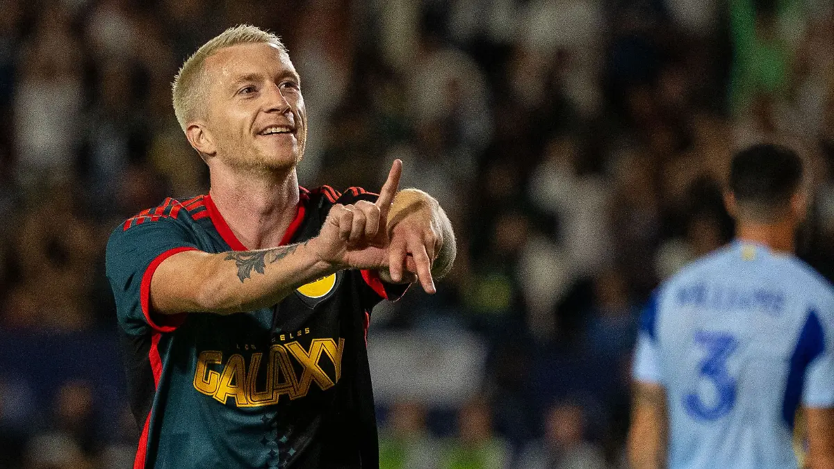 Eine Geste für die Fans: Marco Reus bejubelt sein erstes Tor im Trikot der Los Angeles Galaxy.