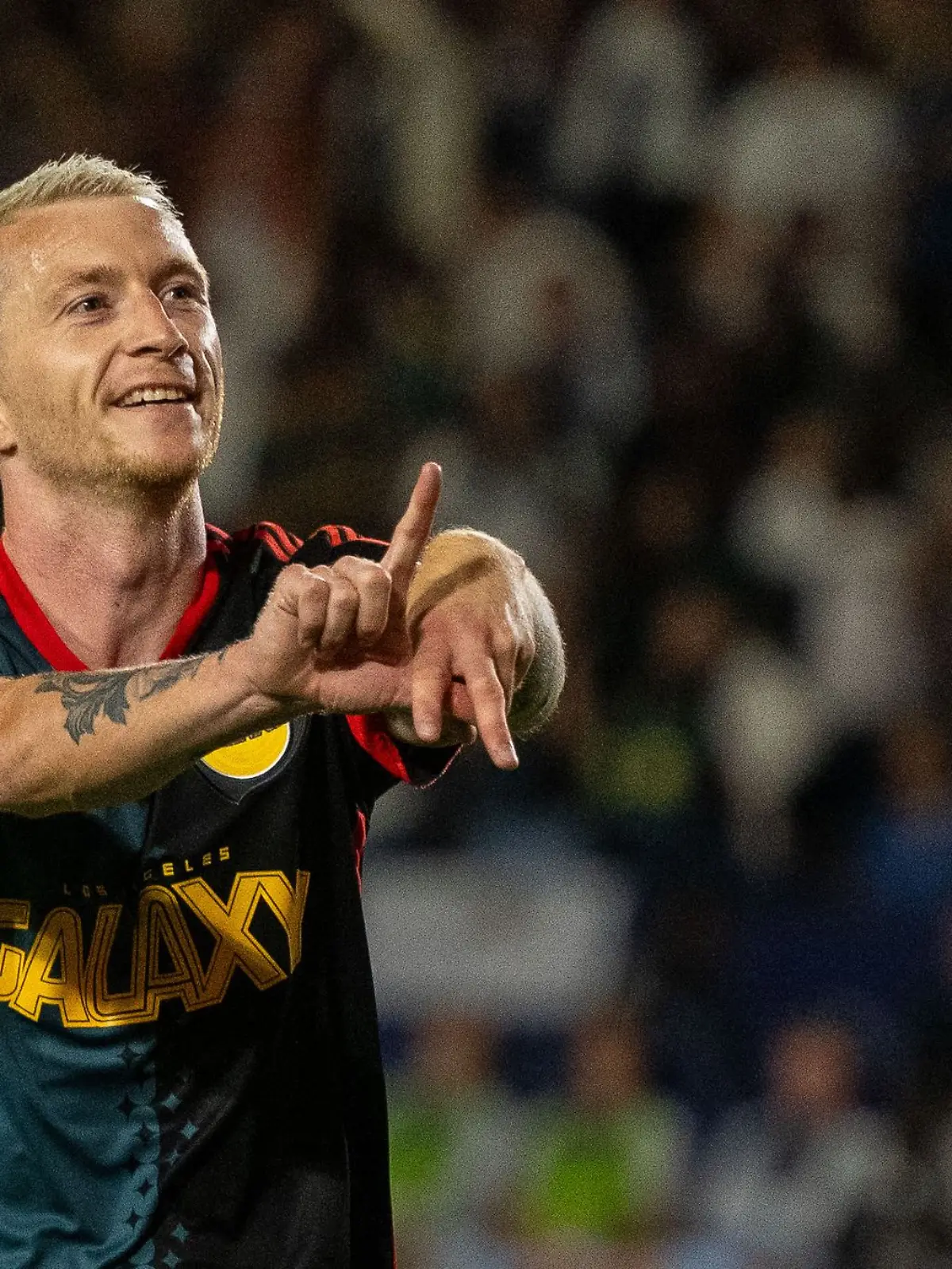 Bild zu: "Darum lässt Marco Reus nur noch Ehefrau Scarlett an seine Haare"
