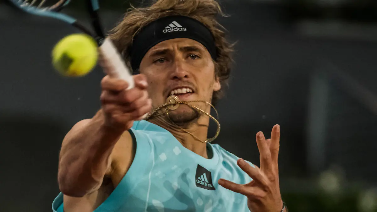 May 6, 2022, Madrid, Madrid, Spain: ALEXANDER ZVEREV GER returns the ball to Felix Auger-Aliassime CAN at Day 8 of the Madrid Open 2022. Madrid Spain - ZUMAo105 20220506_zap_o105_068 Copyright: xMatthiasxOesterlex