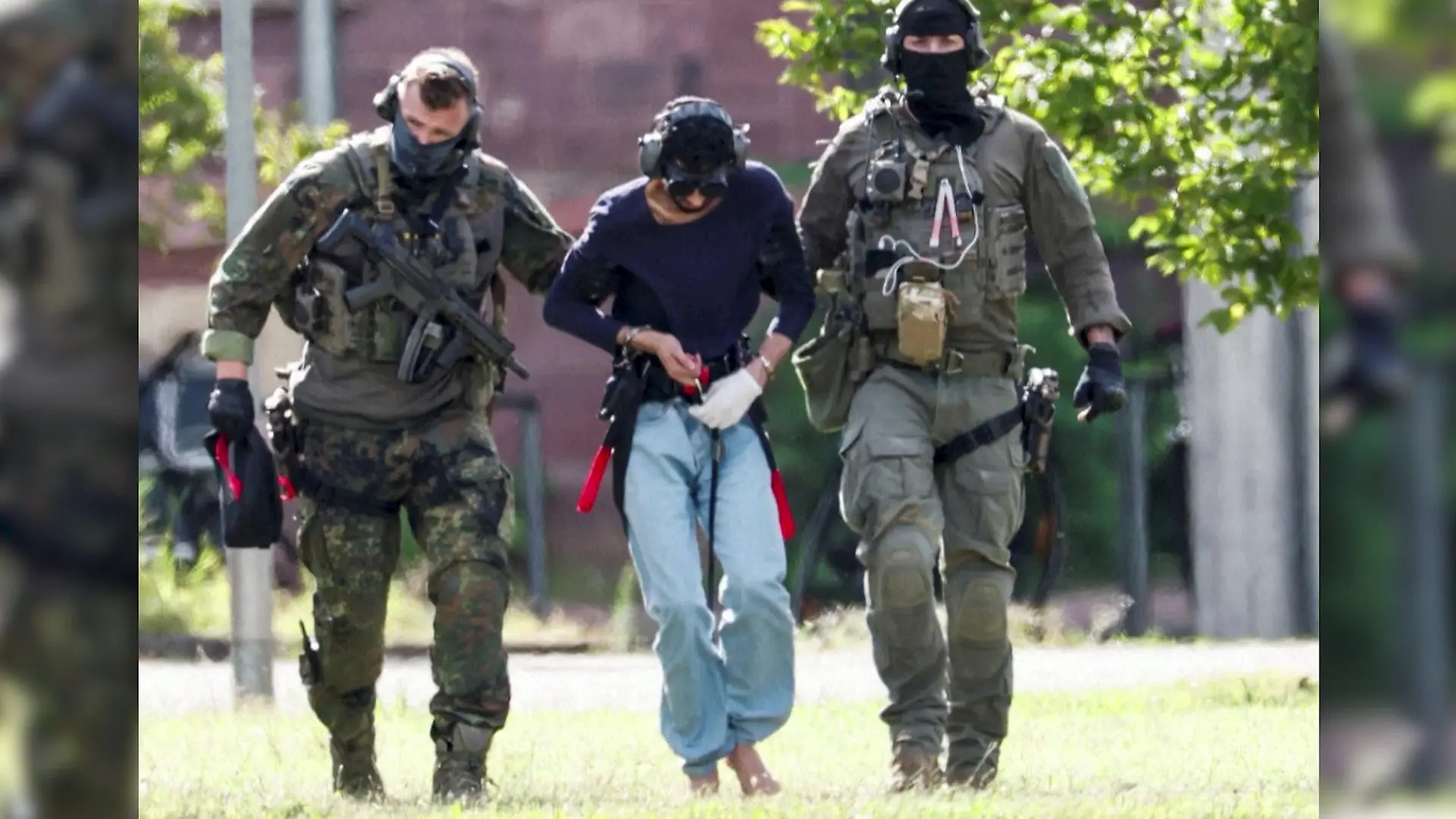 Hunderte Menschen trauern gemeinsam Nach Solingen Attentat