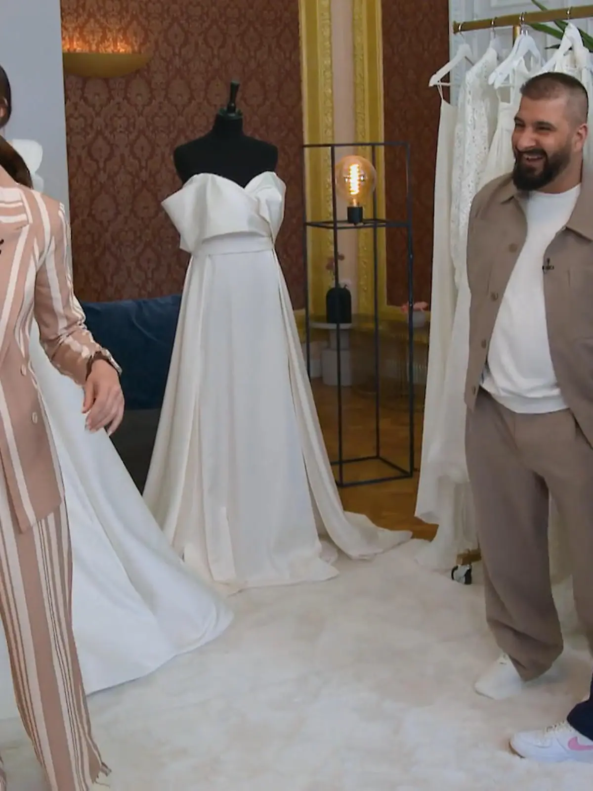 Bild zu: "Spitzen sind erlaubt, aber nicht am Kleid"