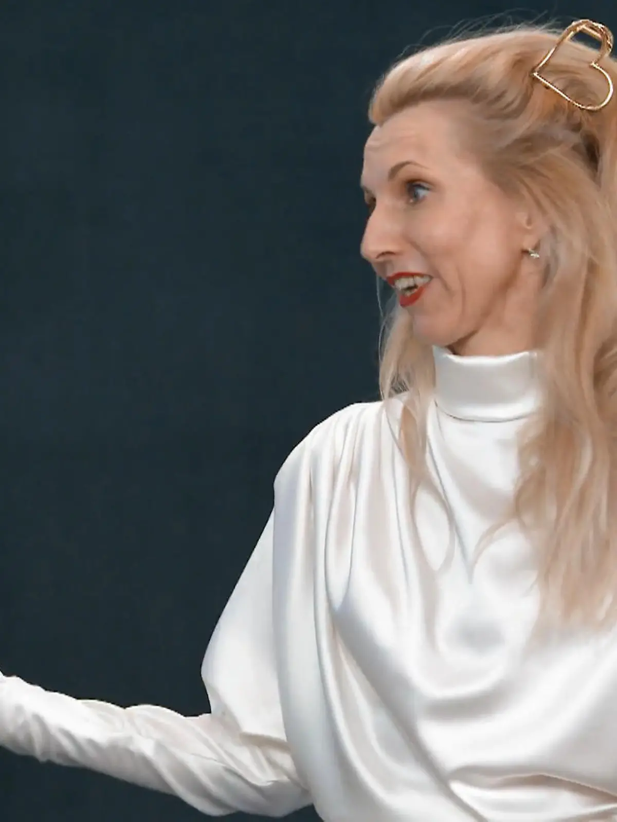 Bild zu: "Braut und Ausstatter sind sich unsicher"