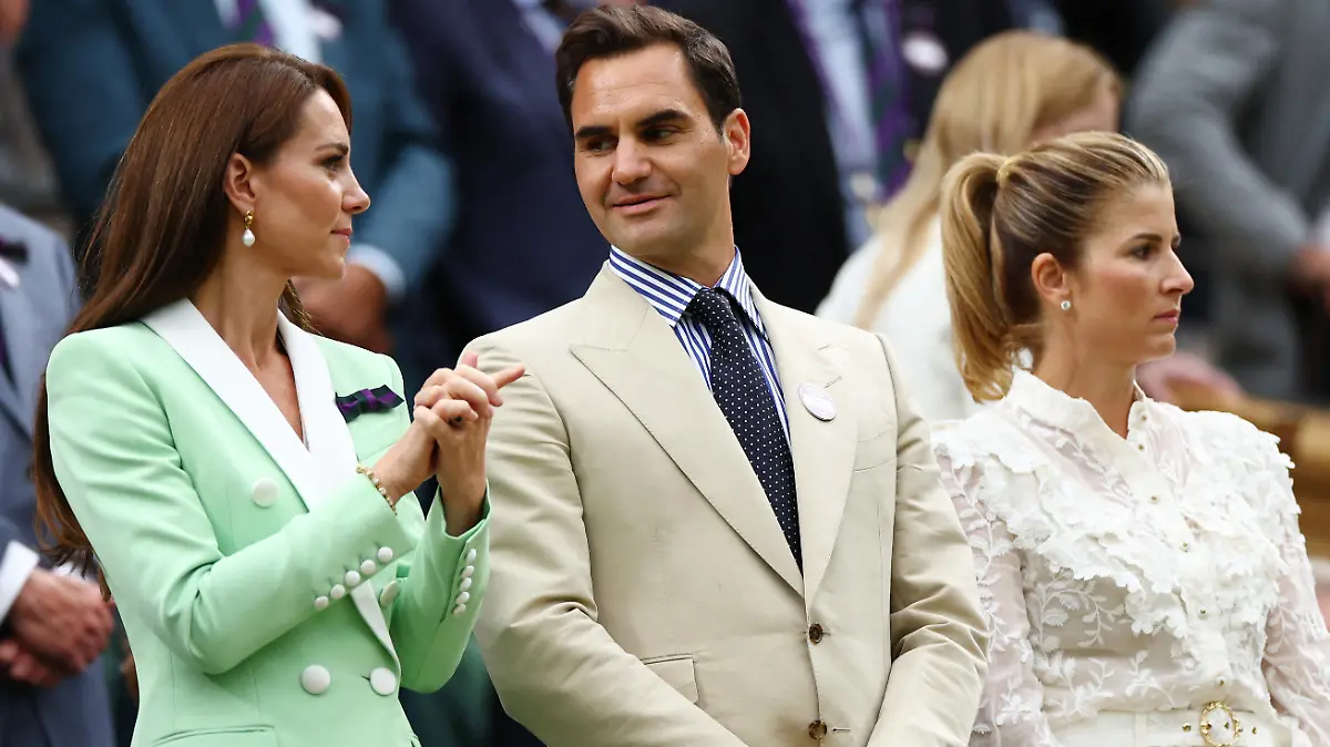 Tennis - Wimbledon - All England Lawn Tennis and Croquet Club, London, Britain - July 4, 2023 Eight-time Wimbledon champion Roger Federer alongside Catherine, Princess of Wales and wife Mirka Federer as Kazakhstan’s Elena Rybakina wins her first round match against Shelby Rogers of the U.S. REUTERS/Toby Melville