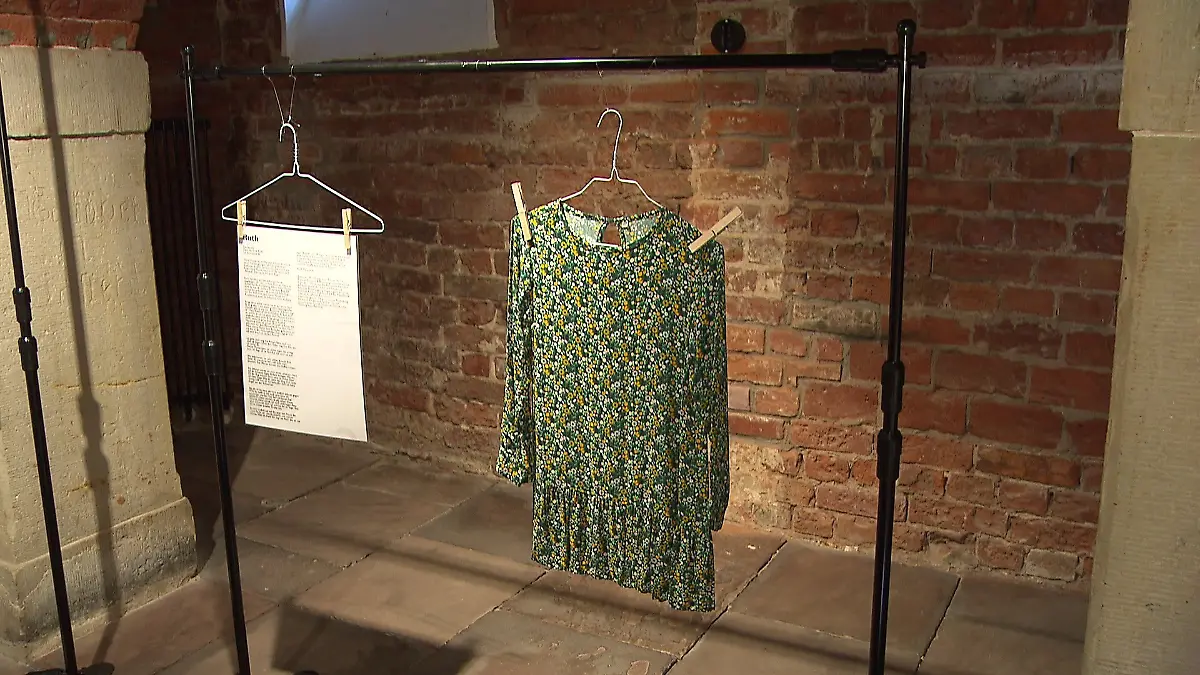 Die erst sechsjährige Ruth trug ein Blümchenkleid.