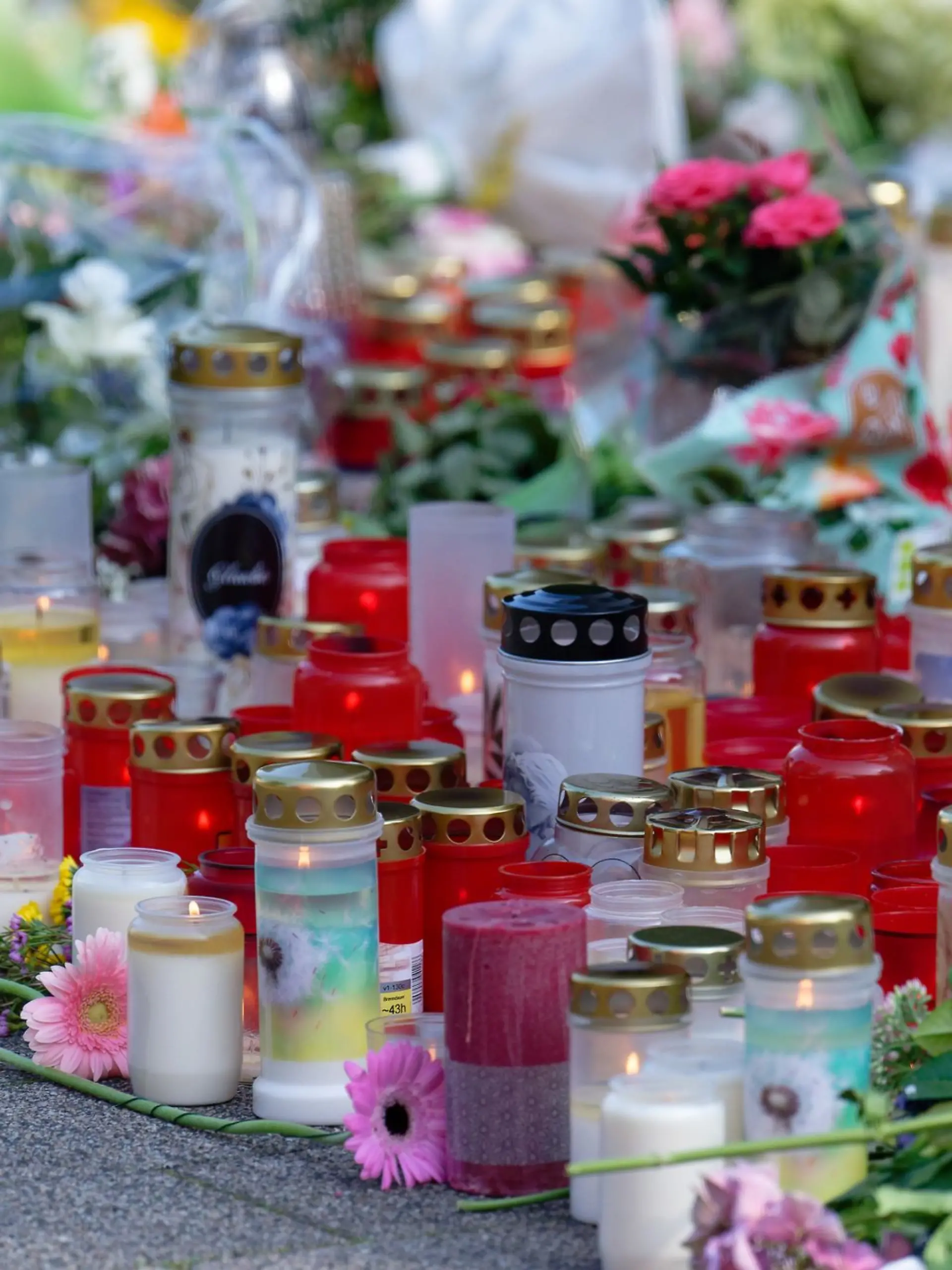 Bild zu: "„Fassungslos, wütend, traurig“ – Stefan S. stirbt bei dem Anschlag in Solingen"