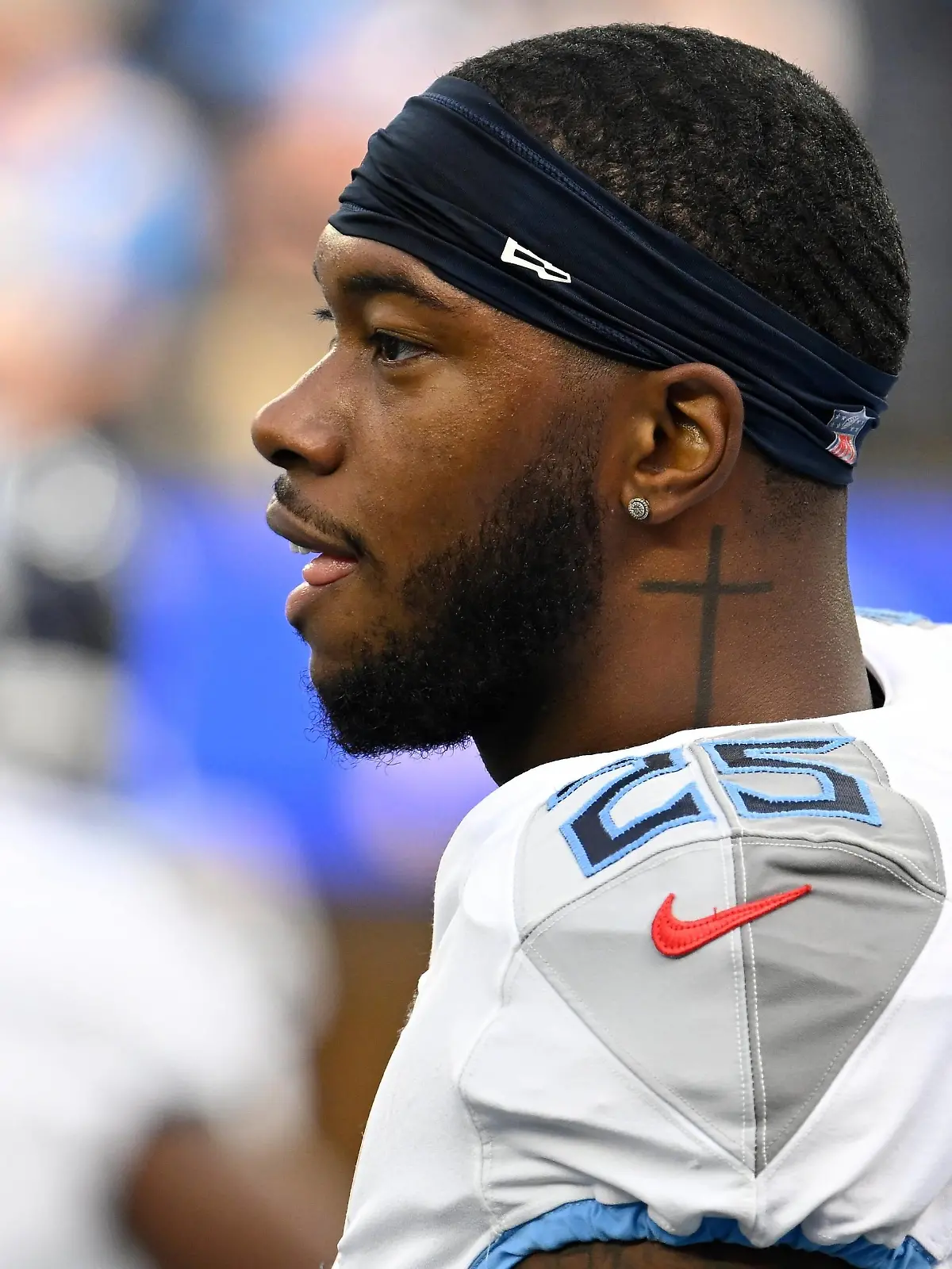 NFL, American Football Herren, USA Tennessee Titans at Los Angeles Chargers Dec 18, 2022 Inglewood, California, USA Tennessee Titans running back Hassan Haskins 25 during pregame warmups before an NFL game against the Los Angeles Chargersat SoFi Stadium. Inglewood California USA, EDITORIAL USE ONLY PUBLICATIONxINxGERxSUIxAUTxONLY Copyright: xRobertxHanashirox 20221218_lbm_usa_146 