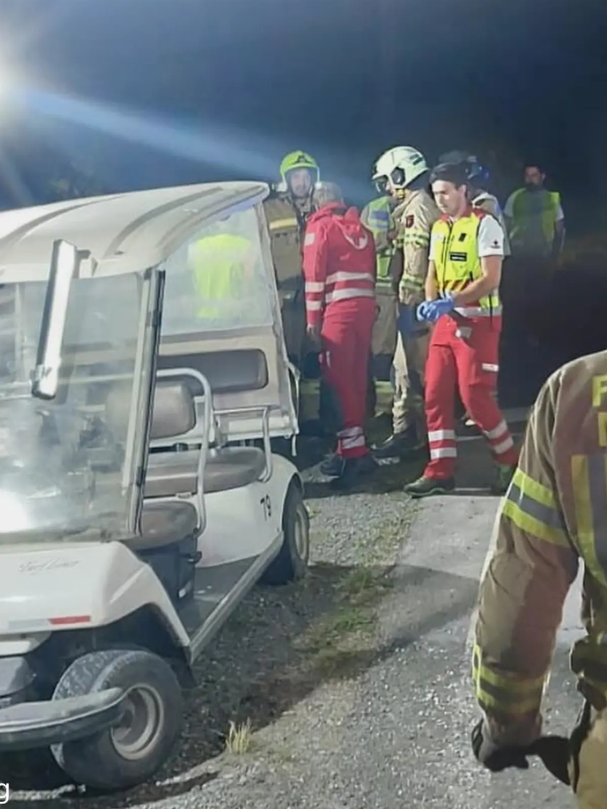 Bild zu: "Golfmobil kommt vom Kurs ab - Deutscher nach Unfall verletzt"