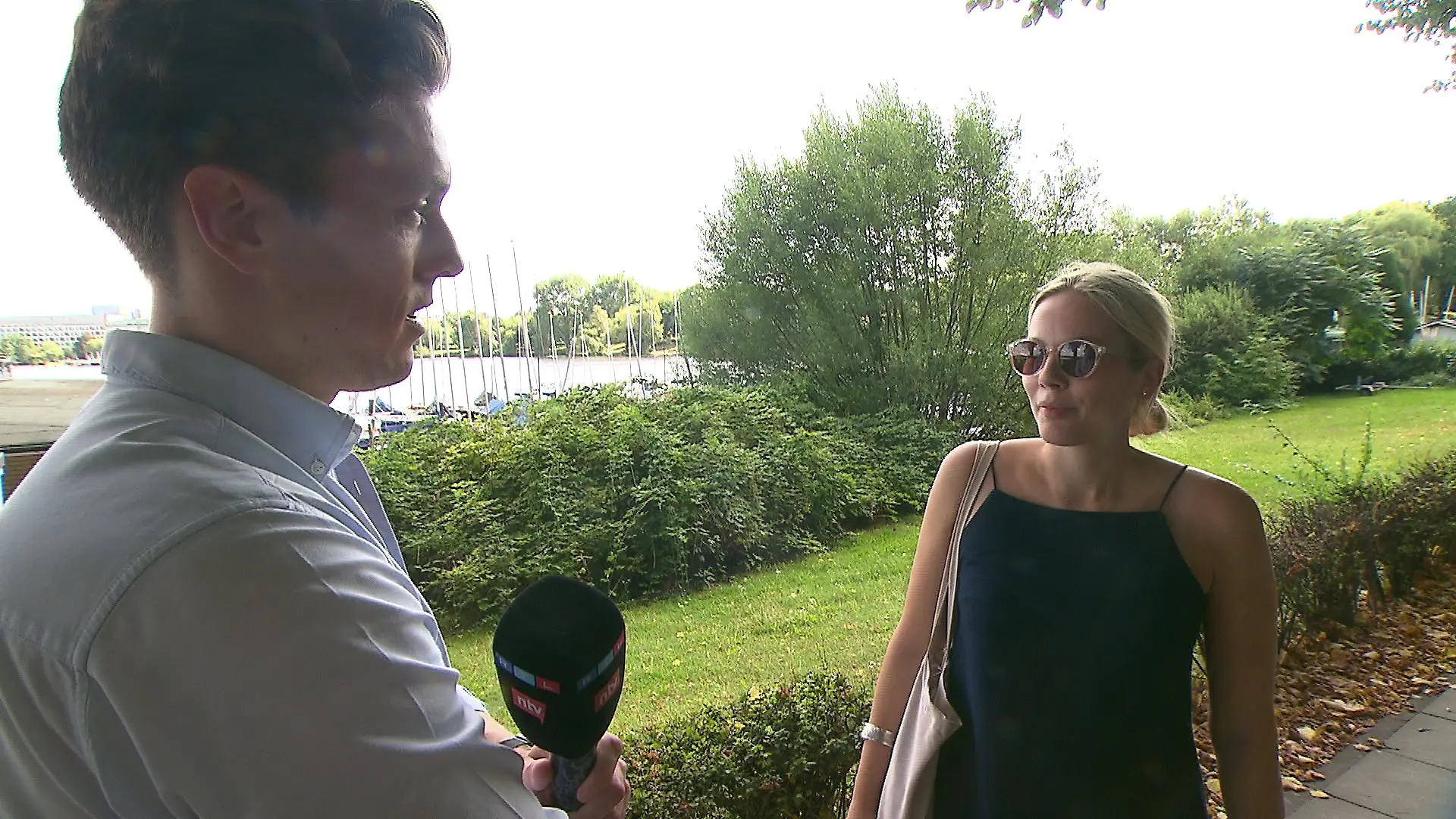 RTL-Reporter Bastian Vollmer hat Nachgefragt: Wie lange hängt ihr täglich am Smartphone?