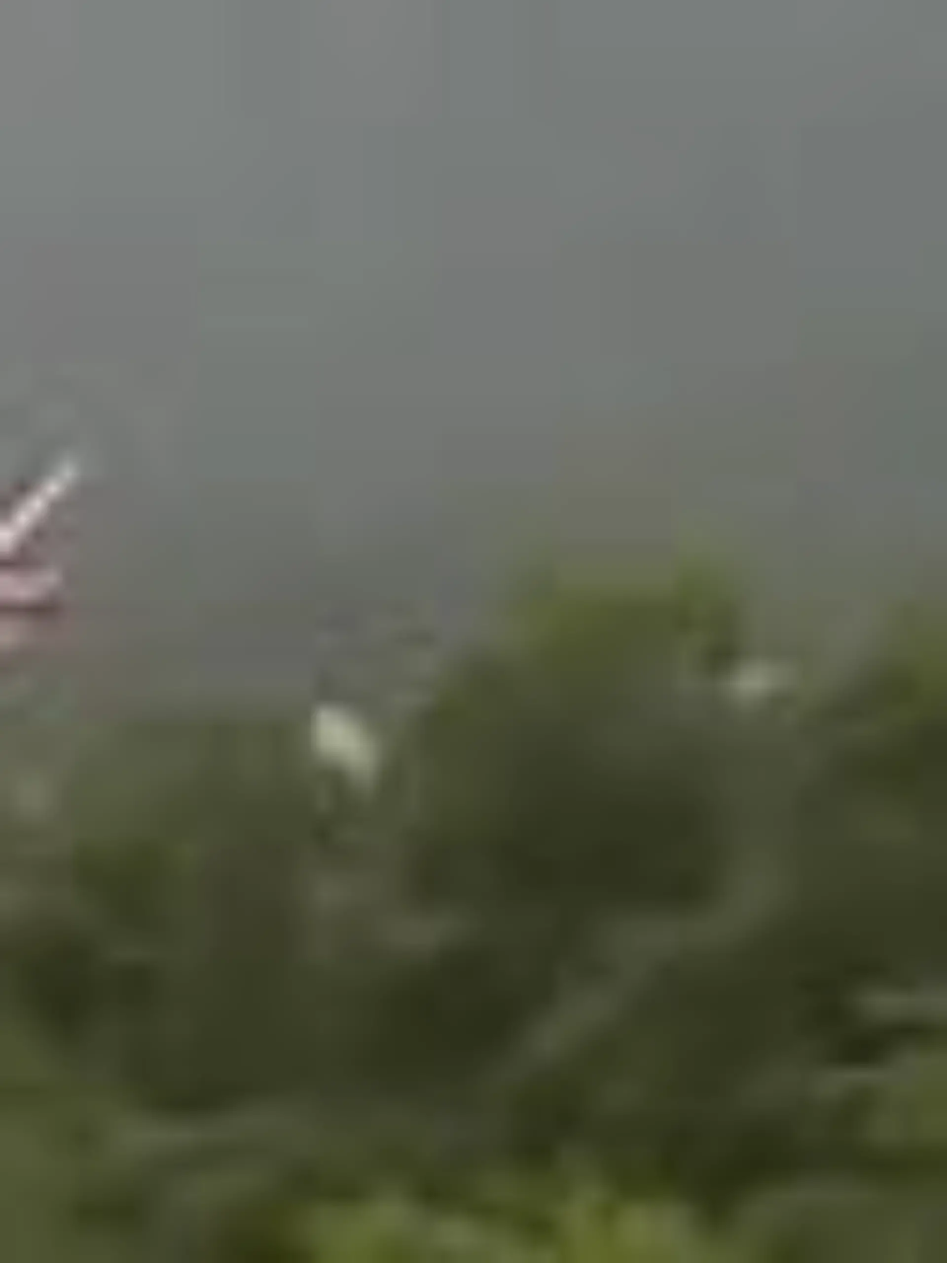 Ein Hubschrauber in Indien stürzt während des Monsuns ab.