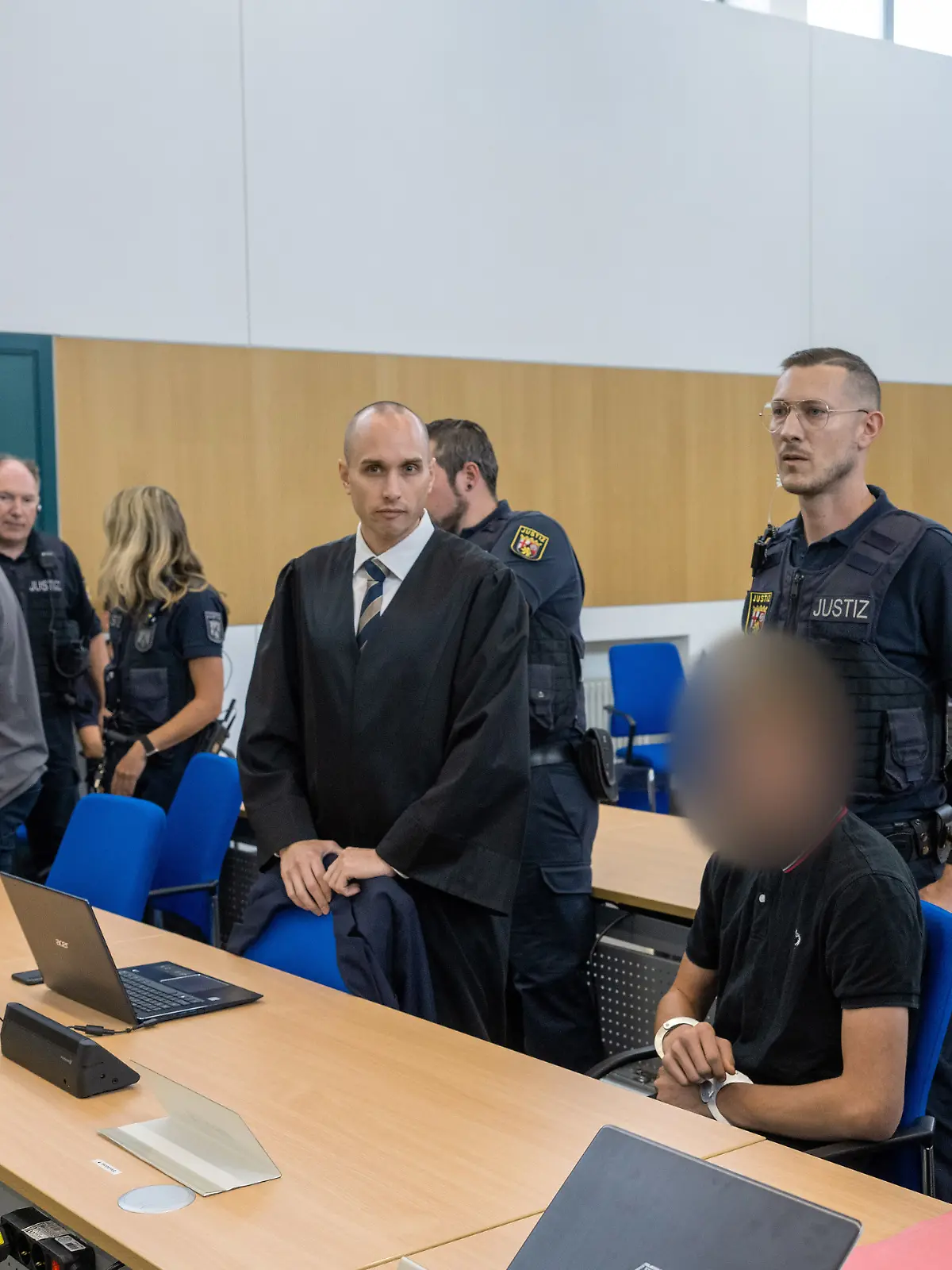 Bild zu: "Getöteter Arzt - Hohe Haftstrafen für junge Angeklagte"