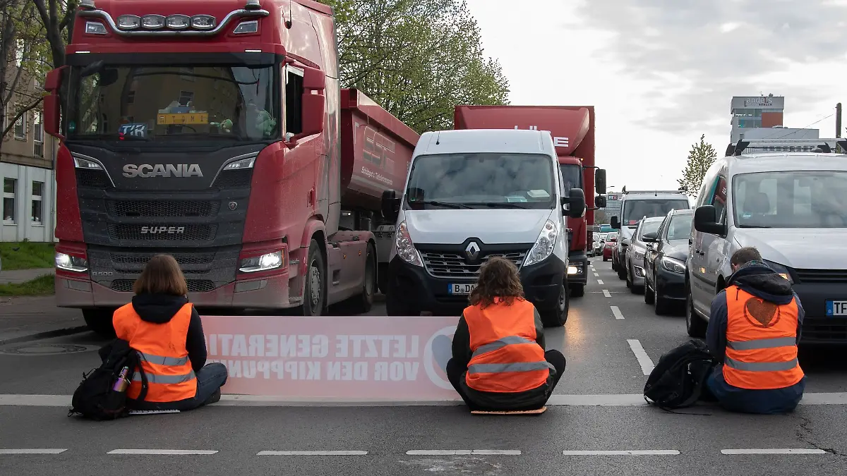 Der Angeklagte hatte sich nach Angaben des Gerichts an mehreren Straßenblockaden in Berlin beteiligt. (Symbolbild)
