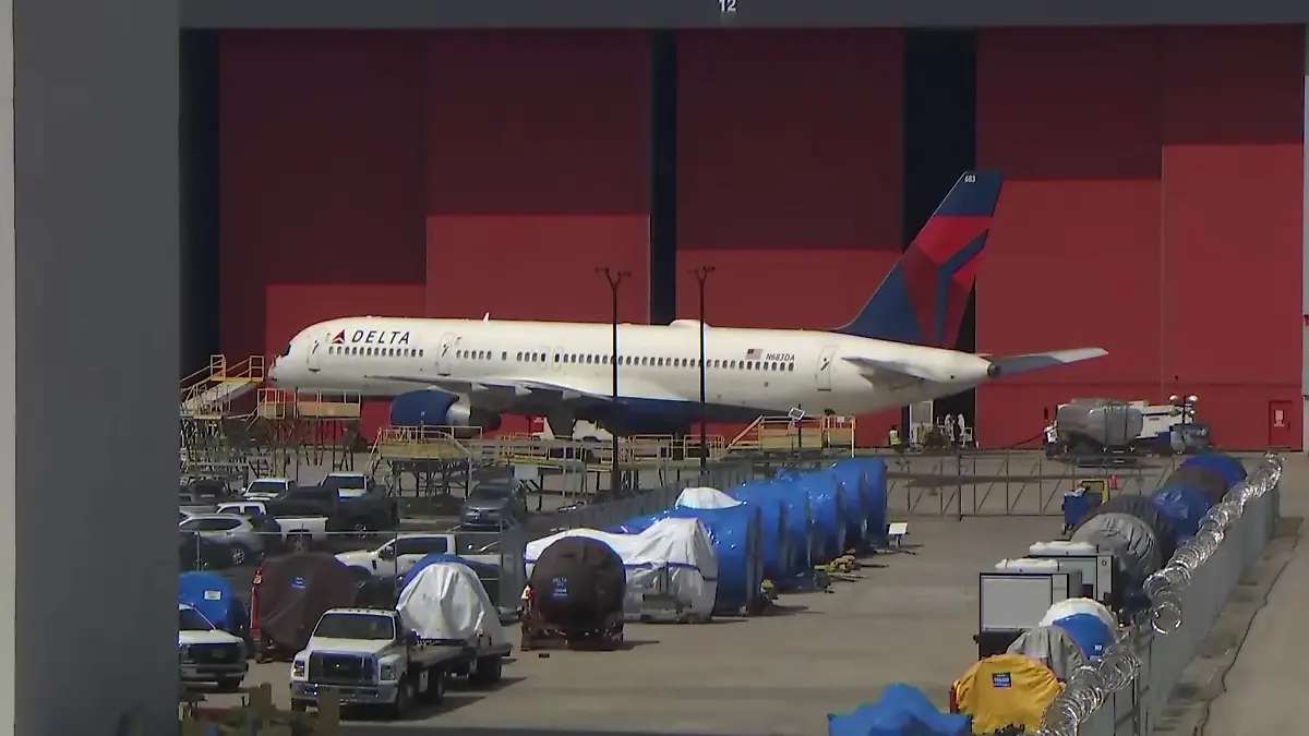 Am Flughafen in Atlanta explodiert ein Reife eines Delta-Flugzeugs.