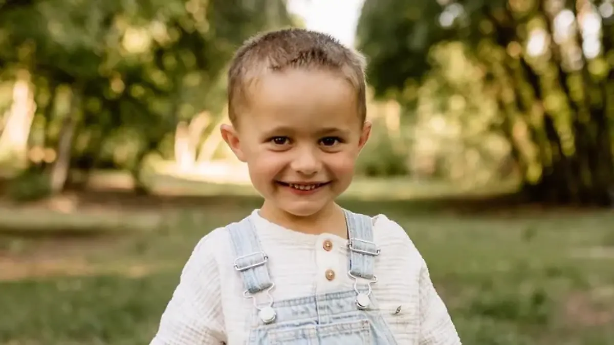 Aus Versehen erschießt sich der fünfjährige Brooks im Schlafzimmer seiner Eltern.